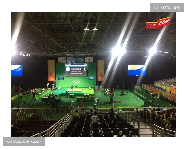 龙清泉17岁夺金时刻:伸出舌头的调皮表情与打破世界青年纪录的沉稳